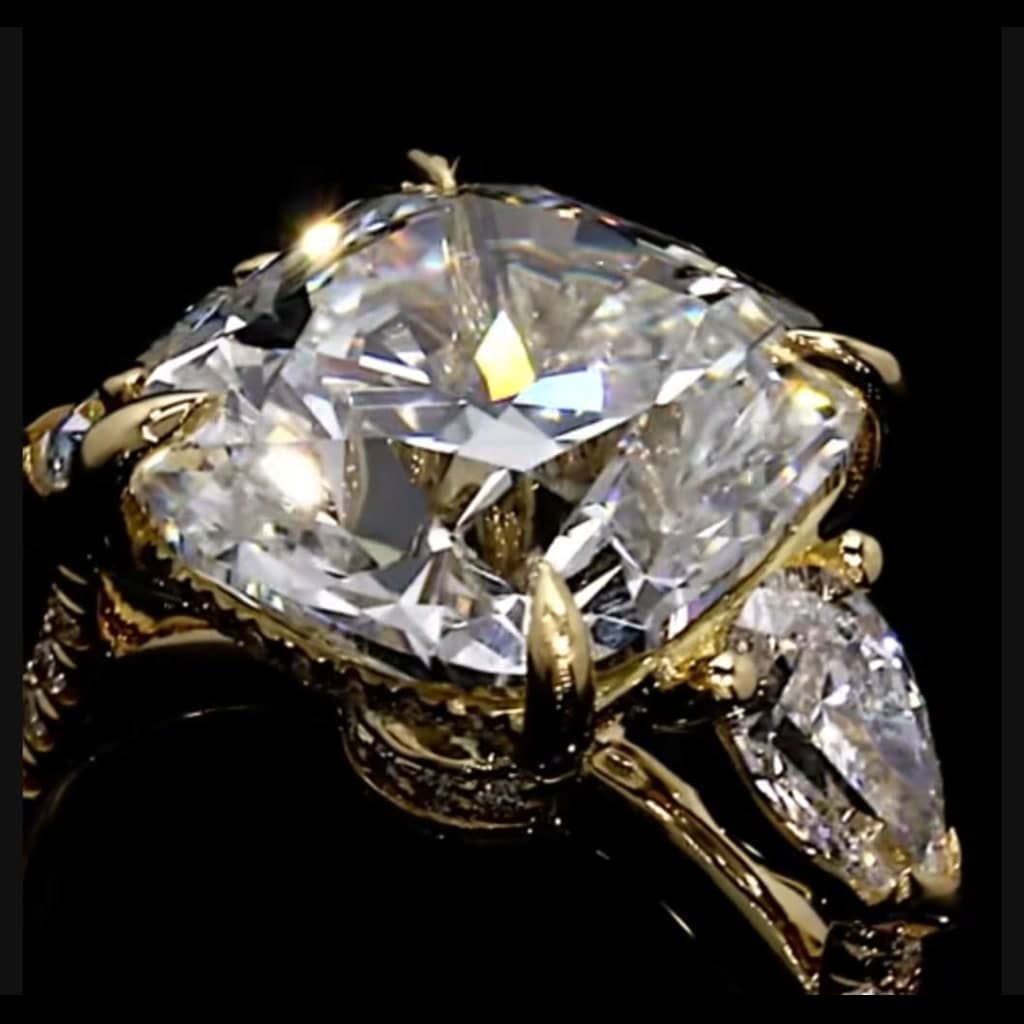 Cushion Trilogy Ring — Diamantte Pune