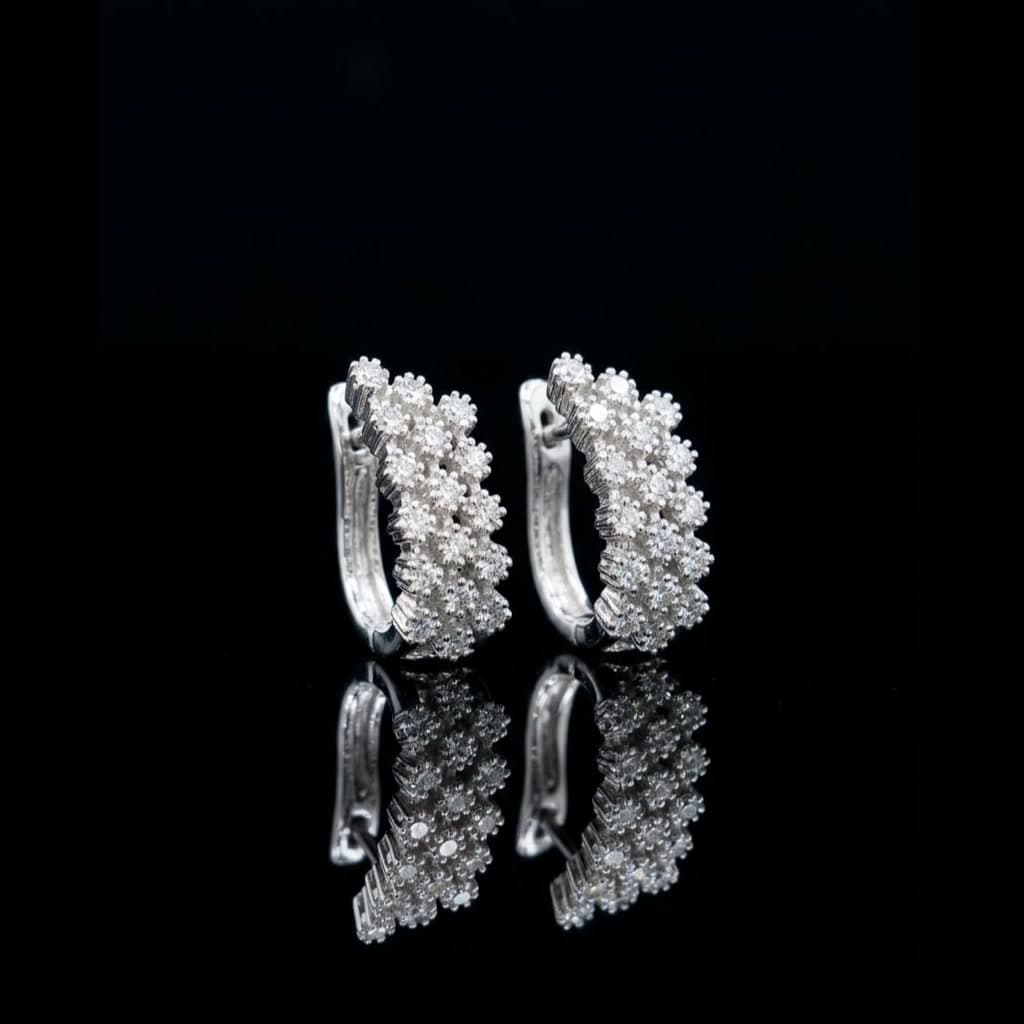 Diamond Cluster Huggies — Diamantte Pune