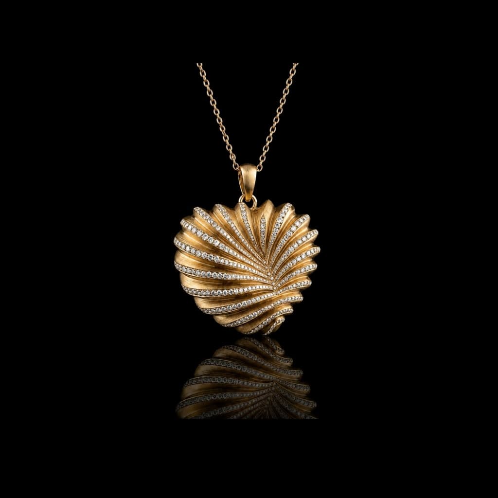 Gold Shell Pendant — Diamantte Pune